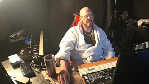 Snapshot of maddox840 chatting on May 9, 8:30 am maddox840 online show from May 9, 8:30 am