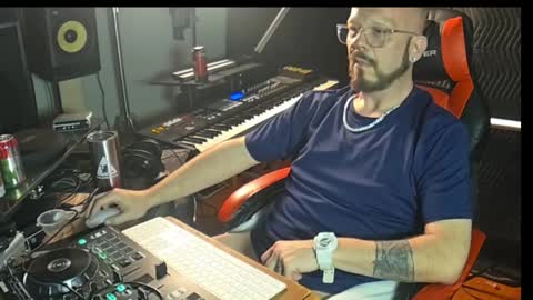 Snapshot of maddox840 chatting on May 29, 5:05 am maddox840 online show from May 29, 5:05 am