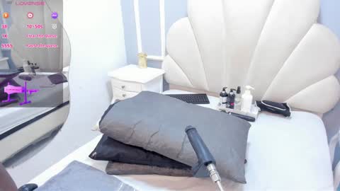 Snapshot of maddyjohnsonn chatting on January 11, 11:45 am maddyjohnsonn online show from January 11, 11:45 am