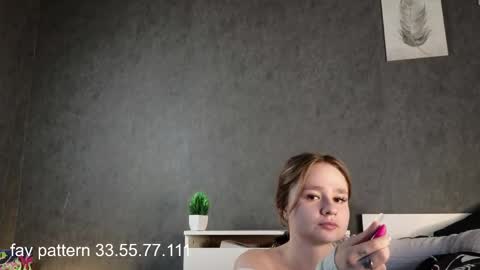 Snapshot of maddysilk chatting on June 7, 1:10 am Maddy online show from June 7, 1:10 am