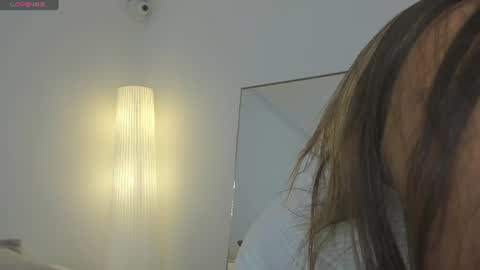 Snapshot of madelayn_torres chatting on June 17, 11:34 am madelayn_torres online show from June 17, 11:34 am