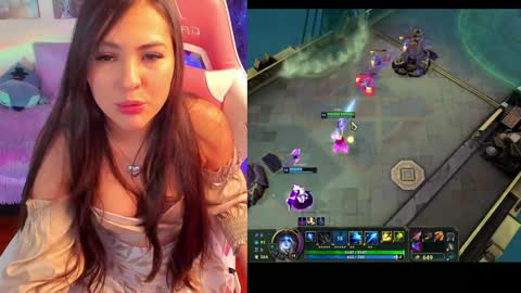 Snapshot of madeleine_shinobi chatting on December 2, 11:29 pm Emily Only Fans online show from December 2, 11:29 pm