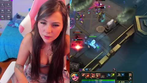 Snapshot of madeleine_shinobi chatting on December 27, 2:58 am Emily Only Fans online show from December 27, 2:58 am