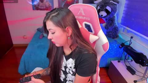 Snapshot of madeleine_shinobi chatting on January 27, 9:11 pm Emily Only Fans online show from January 27, 9:11 pm