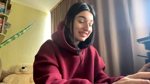 Snapshot of madeleinehodosy chatting on April 29, 7:12 am Amelia online show from April 29, 7:12 am