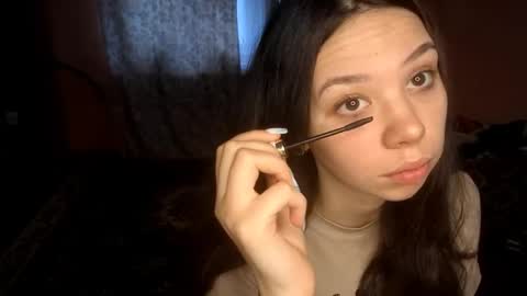 Snapshot of madeleinehodosy chatting on May 20, 10:21 am Amelia online show from May 20, 10:21 am