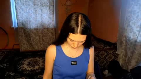 Snapshot of madeleinehodosy chatting on June 3, 4:23 pm Amelia online show from June 3, 4:23 pm