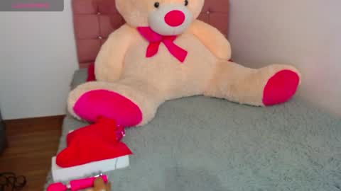 Snapshot of madelen_2 chatting on April 10, 8:35 pm madelen_2 online show from April 10, 8:35 pm