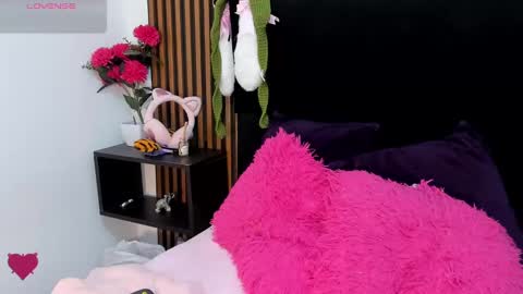 Snapshot of madelin_clerk chatting on December 2, 8:00 pm Madelin Clerk online show from December 2, 8:00 pm