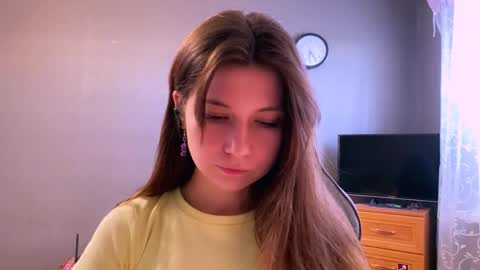 Snapshot of madelinepanagos chatting on May 27, 3:20 pm Alice online show from May 27, 3:20 pm
