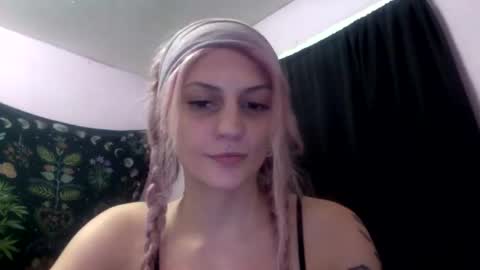 Snapshot of madelinevalentine chatting on September 22, 4:14 am madeline online show from September 22, 4:14 am