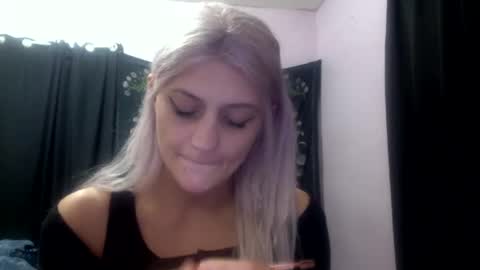 Snapshot of madelinevalentine chatting on October 2, 12:45 pm madeline online show from October 2, 12:45 pm