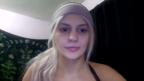 Snapshot of madelinevalentine chatting on October 3, 4:53 am madeline online show from October 3, 4:53 am