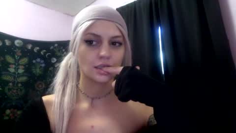 Snapshot of madelinevalentine chatting on October 4, 12:14 pm madeline online show from October 4, 12:14 pm