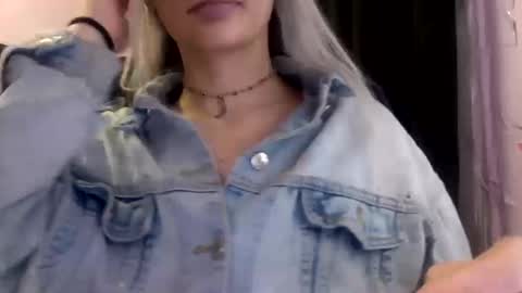 Snapshot of madelinevalentine chatting on October 10, 10:53 pm madeline online show from October 10, 10:53 pm