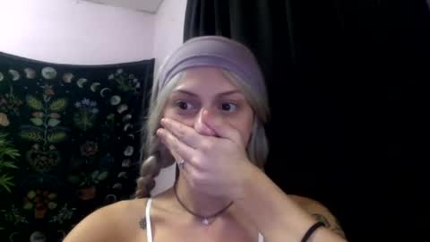 Snapshot of madelinevalentine chatting on October 26, 8:53 am madeline online show from October 26, 8:53 am