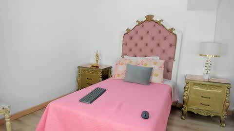 Snapshot of madelyn_walker_ chatting on January 6, 11:25 am madelyn walker online show from January 6, 11:25 am