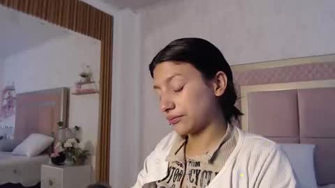 madhison_5 online show from April 9, 12:21 pm