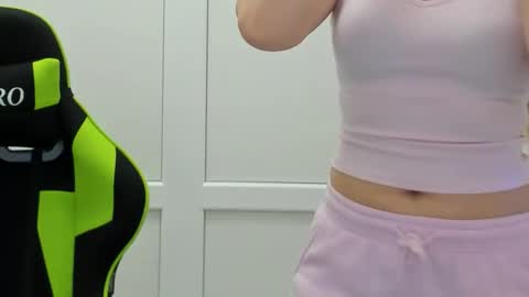 Snapshot of madison_smile chatting on May 27, 6:32 am Madison online show from May 27, 6:32 am