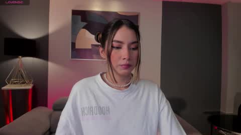 Maddi Collins online show from December 14, 11:04 am