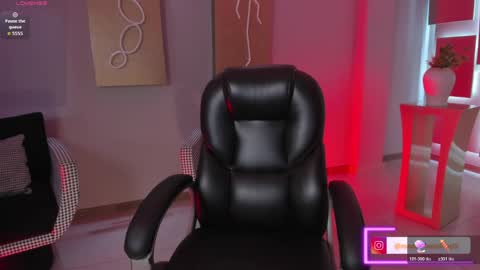 Snapshot of madisoncollinsx chatting on April 3, 11:19 am Maddi Collins online show from April 3, 11:19 am