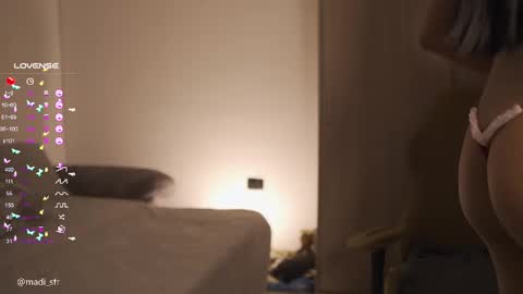 Snapshot of madisonsanford chatting on December 7, 5:37 am thumbs up thx you so much MODEL INDEPENDENT online show from December 7, 5:37 am