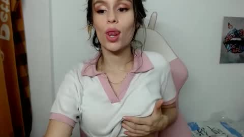 Snapshot of madisonthomas18 chatting on December 18, 11:40 pm My name is madi Lushdomi is activeThere are legends that in this room all your wishes can come true Private is Open online show from December 18, 11:40 pm