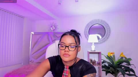 Snapshot of madisson_davon chatting on December 22, 5:10 pm Madisson Davon online show from December 22, 5:10 pm