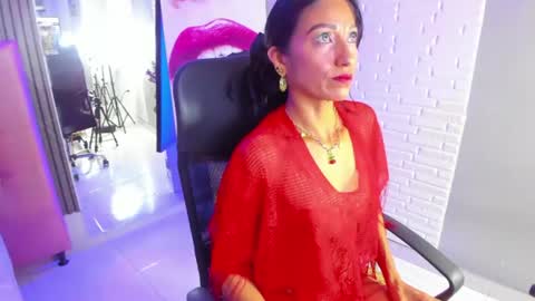Maddison Blake online show from June 18, 12:20 pm