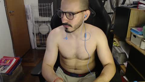 Snapshot of madziula chatting on December 2, 4:09 am Peter online show from December 2, 4:09 am