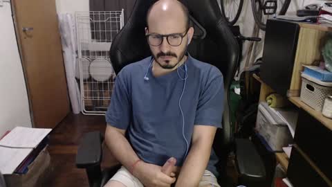 Snapshot of madziula chatting on December 6, 4:25 am Peter online show from December 6, 4:25 am