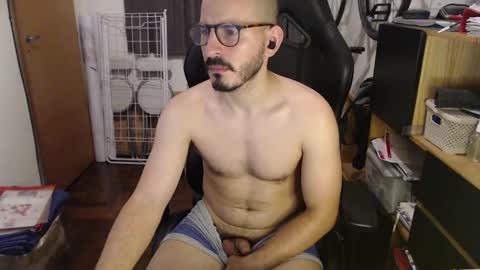 Snapshot of madziula chatting on January 24, 5:42 am Peter online show from January 24, 5:42 am