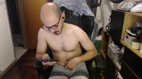 Snapshot of madziula chatting on November 26, 2:56 am Peter online show from November 26, 2:56 am