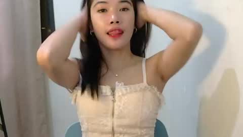 Snapshot of mae_luna chatting on August 2, 10:41 pm mae_luna online show from August 2, 10:41 pm
