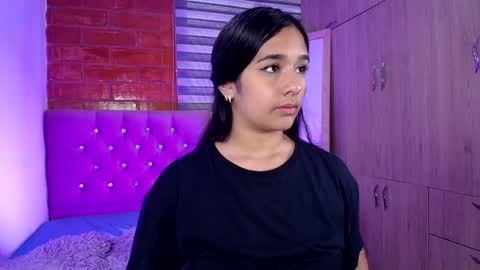 Snapshot of maeena chatting on December 5, 7:49 pm maeena online show from December 5, 7:49 pm