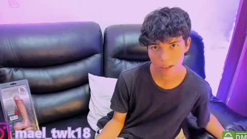 Snapshot of mael_twink chatting on April 4, 7:11 pm Mael online show from April 4, 7:11 pm