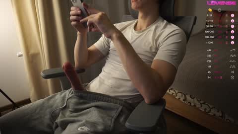 Snapshot of maestro3369 chatting on December 4, 3:21 pm Mike XMaestro 3369 online show from December 4, 3:21 pm