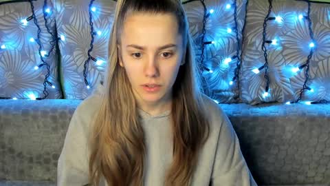 Maggie online show from December 5, 2:53 am