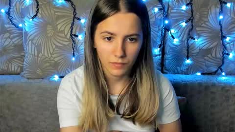 Maggie online show from October 25, 1:24 am