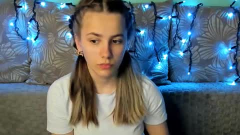 Maggie online show from December 4, 12:09 am