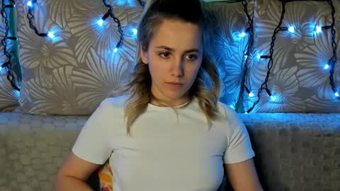 Maggie online show from March 8, 1:25 am