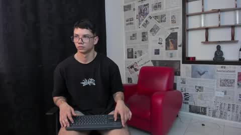 Snapshot of magic_boy01 chatting on February 5, 7:53 pm Damian Rivers online show from February 5, 7:53 pm