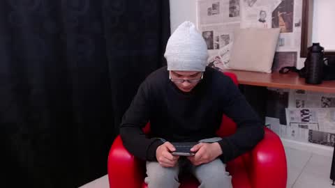 Snapshot of magic_boy01 chatting on March 5, 10:43 pm Damian Rivers online show from March 5, 10:43 pm