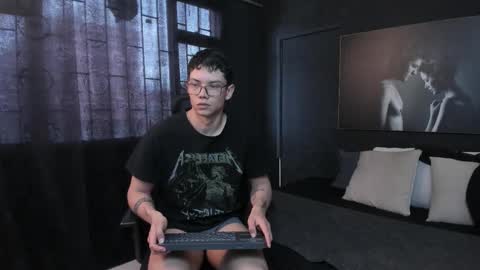 Snapshot of magic_boy01 chatting on October 8, 8:28 pm Damian Rivers online show from October 8, 8:28 pm
