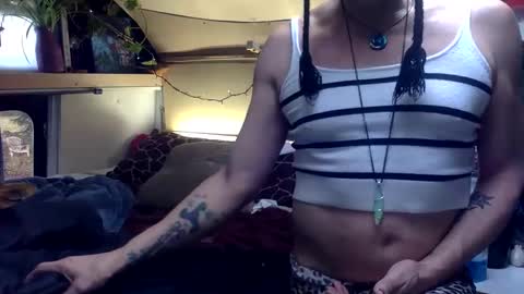 Gaia Love online show from December 31, 9:50 pm