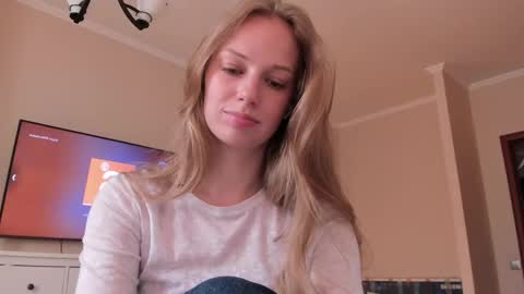 Alice  online show from April 18, 7:56 am