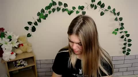 Snapshot of magic_katarina_ chatting on December 16, 7:04 am magic_katarina_ online show from December 16, 7:04 am