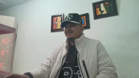 magic_milk23 online show from November 27, 4:36 am