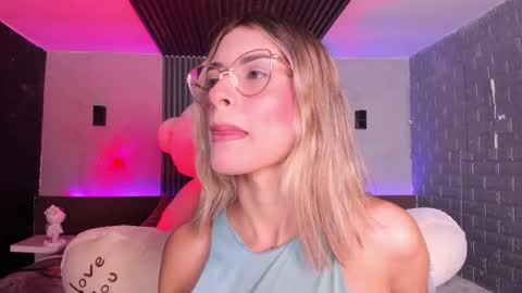 Snapshot of magic_rouse chatting on February 15, 5:04 am M Rss online show from February 15, 5:04 am