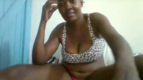 Snapshot of magicgoddess00 chatting on February 13, 10:06 pm magicgoddess00 online show from February 13, 10:06 pm